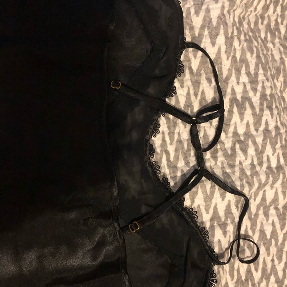 Lingerie - Picture 3 of 4